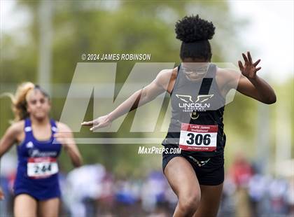 Thumbnail 1 in Lewis James Invitational (100 Meter) photogallery.