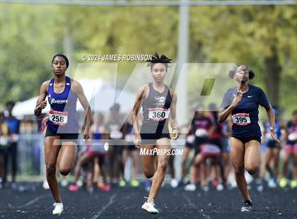 Thumbnail 1 in Lewis James Invitational (100 Meter) photogallery.
