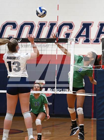 Thumbnail 3 in La Costa Canyon vs. Green Valley (Durango Fall Classic) photogallery.