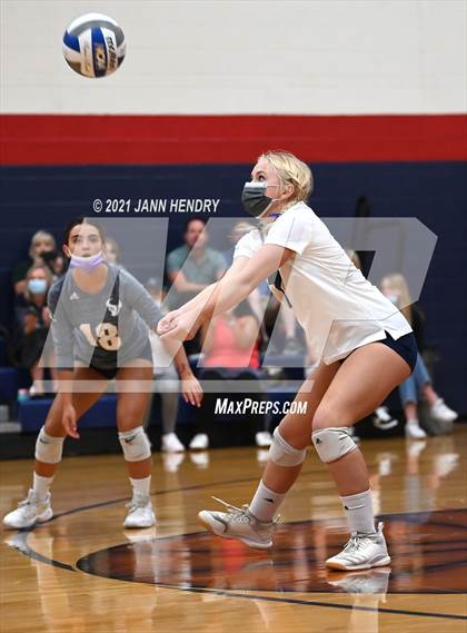 Thumbnail 2 in La Costa Canyon vs. Green Valley (Durango Fall Classic) photogallery.