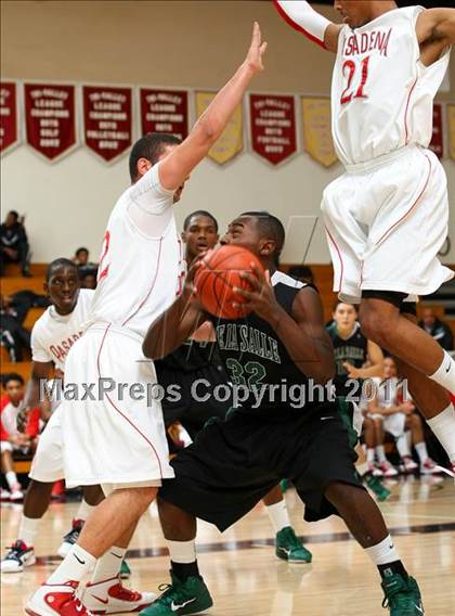 Thumbnail 2 in De La Salle vs. Pasadena (Oaks Christian Tournament) photogallery.