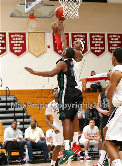 Thumbnail 3 in De La Salle vs. Pasadena (Oaks Christian Tournament) photogallery.