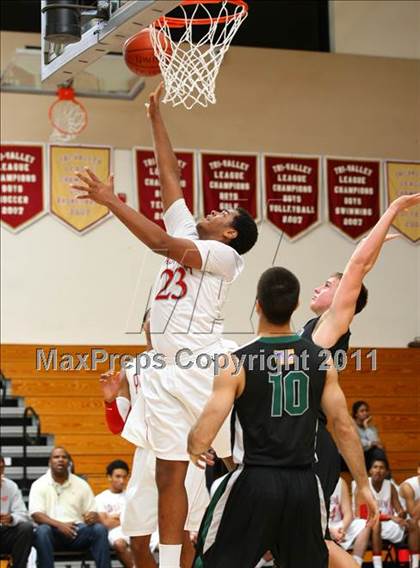 Thumbnail 3 in De La Salle vs. Pasadena (Oaks Christian Tournament) photogallery.
