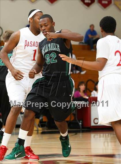 Thumbnail 2 in De La Salle vs. Pasadena (Oaks Christian Tournament) photogallery.