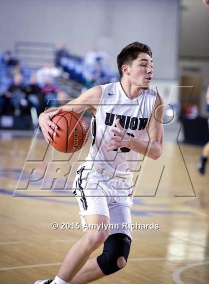 Thumbnail 2 in Woodinville vs. Union (WIAA 4A Playoff) photogallery.