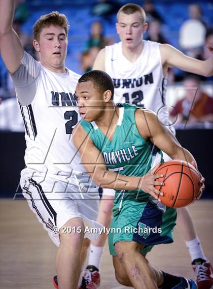 Thumbnail 3 in Woodinville vs. Union (WIAA 4A Playoff) photogallery.