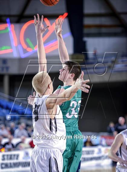 Thumbnail 2 in Woodinville vs. Union (WIAA 4A Playoff) photogallery.