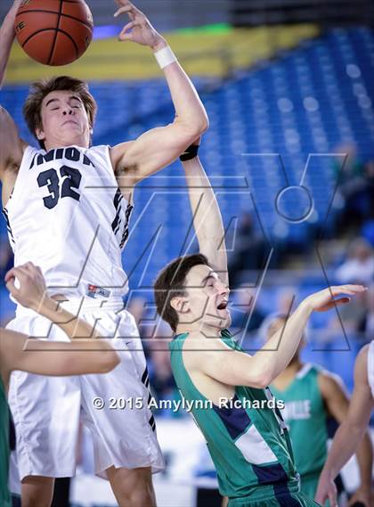 Thumbnail 2 in Woodinville vs. Union (WIAA 4A Playoff) photogallery.