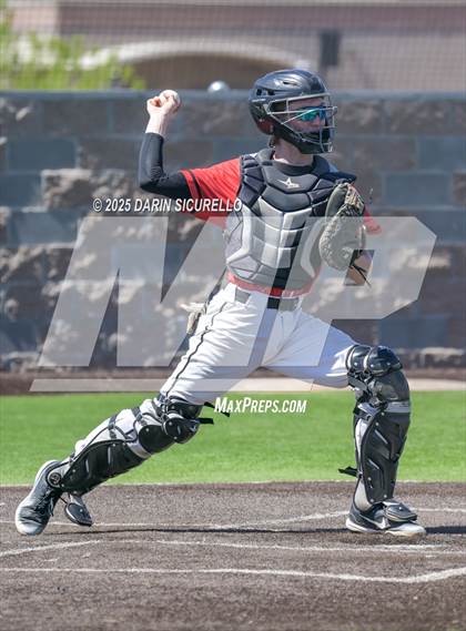 Thumbnail 3 in New Trier vs. Thurston (Coach Bob Invitational) photogallery.