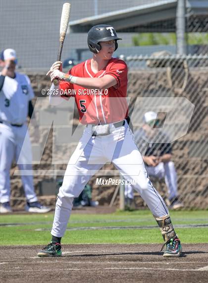 Thumbnail 3 in New Trier vs. Thurston (Coach Bob Invitational) photogallery.