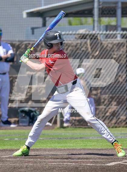 Thumbnail 3 in New Trier vs. Thurston (Coach Bob Invitational) photogallery.