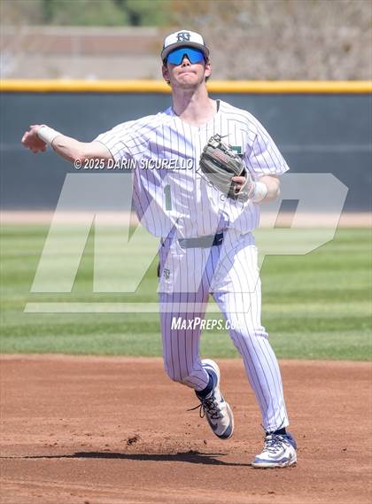Thumbnail 3 in New Trier vs. Thurston (Coach Bob Invitational) photogallery.