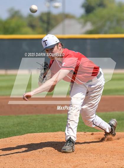 Thumbnail 2 in New Trier vs. Thurston (Coach Bob Invitational) photogallery.