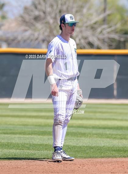 Thumbnail 3 in New Trier vs. Thurston (Coach Bob Invitational) photogallery.