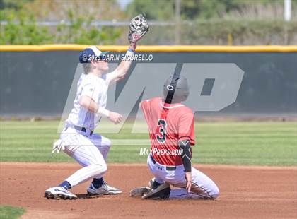 Thumbnail 1 in New Trier vs. Thurston (Coach Bob Invitational) photogallery.