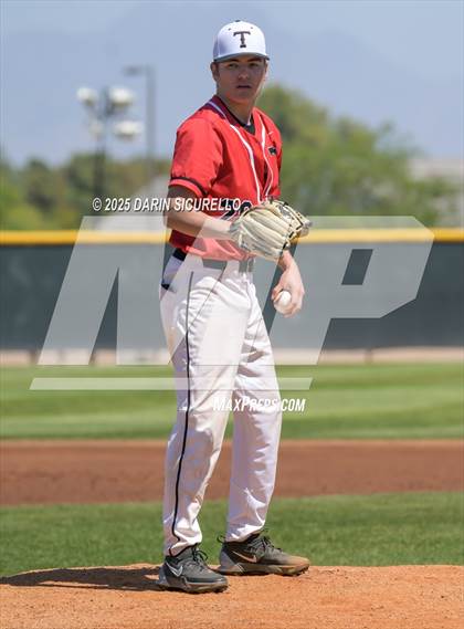 Thumbnail 2 in New Trier vs. Thurston (Coach Bob Invitational) photogallery.