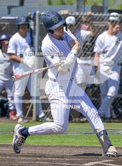 Thumbnail 3 in New Trier vs. Thurston (Coach Bob Invitational) photogallery.