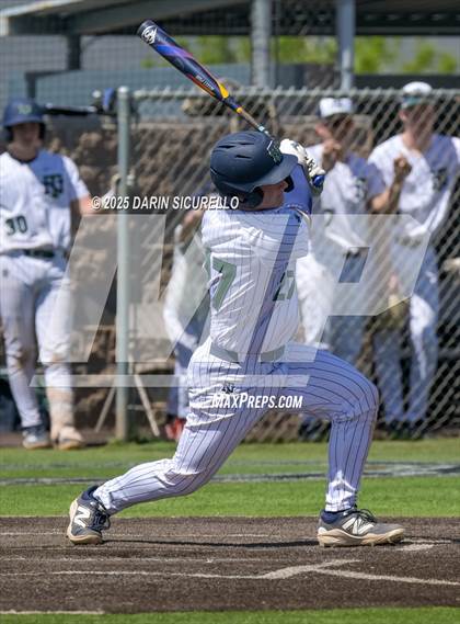 Thumbnail 3 in New Trier vs. Thurston (Coach Bob Invitational) photogallery.