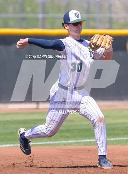 Thumbnail 3 in New Trier vs. Thurston (Coach Bob Invitational) photogallery.