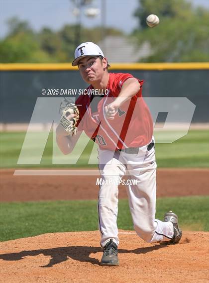 Thumbnail 3 in New Trier vs. Thurston (Coach Bob Invitational) photogallery.