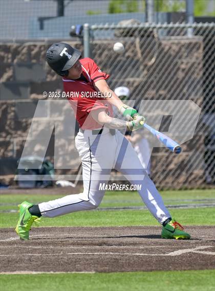 Thumbnail 3 in New Trier vs. Thurston (Coach Bob Invitational) photogallery.