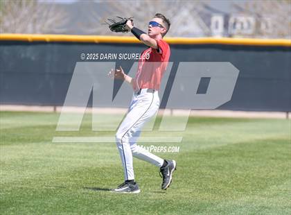 Thumbnail 3 in New Trier vs. Thurston (Coach Bob Invitational) photogallery.