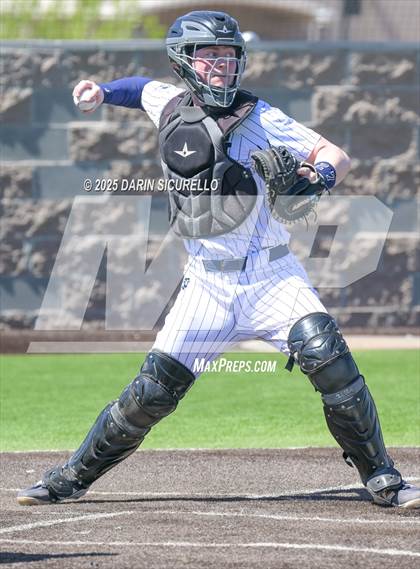 Thumbnail 2 in New Trier vs. Thurston (Coach Bob Invitational) photogallery.