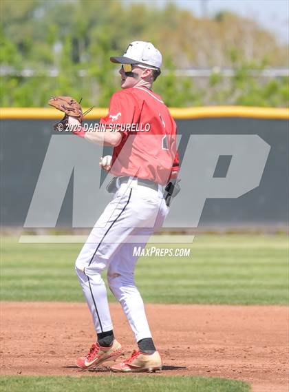 Thumbnail 2 in New Trier vs. Thurston (Coach Bob Invitational) photogallery.