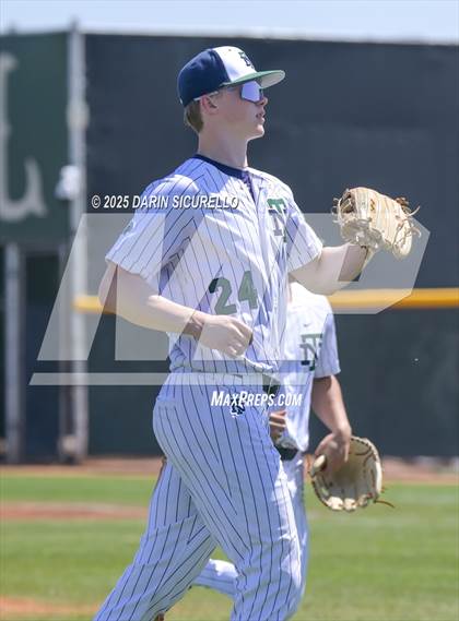 Thumbnail 2 in New Trier vs. Thurston (Coach Bob Invitational) photogallery.