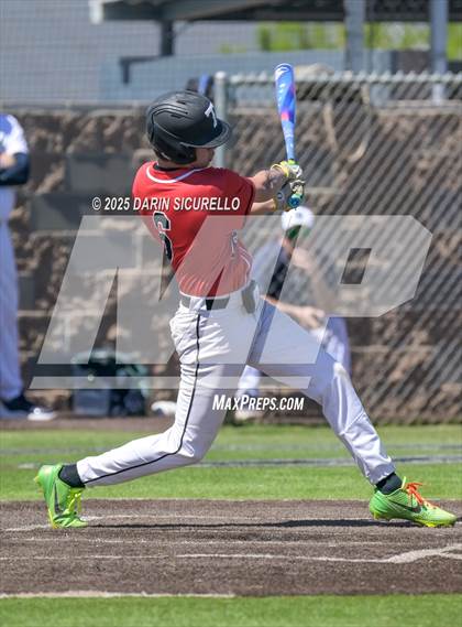 Thumbnail 2 in New Trier vs. Thurston (Coach Bob Invitational) photogallery.
