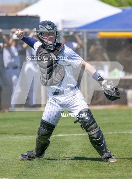 Thumbnail 1 in New Trier vs. Thurston (Coach Bob Invitational) photogallery.