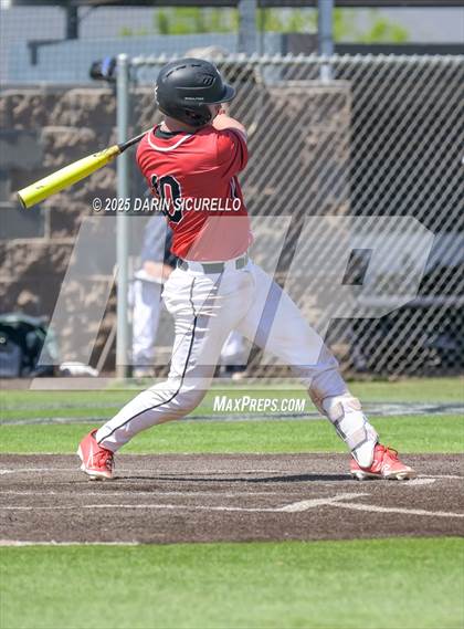 Thumbnail 3 in New Trier vs. Thurston (Coach Bob Invitational) photogallery.
