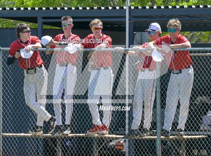 Thumbnail 2 in New Trier vs. Thurston (Coach Bob Invitational) photogallery.