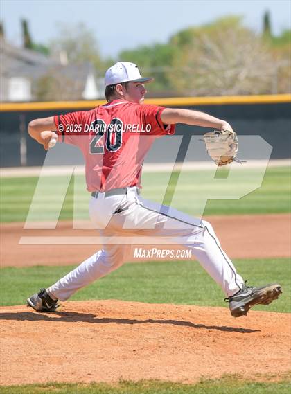 Thumbnail 2 in New Trier vs. Thurston (Coach Bob Invitational) photogallery.