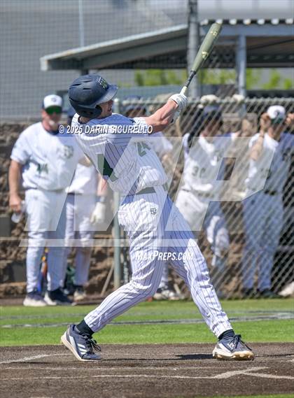 Thumbnail 2 in New Trier vs. Thurston (Coach Bob Invitational) photogallery.