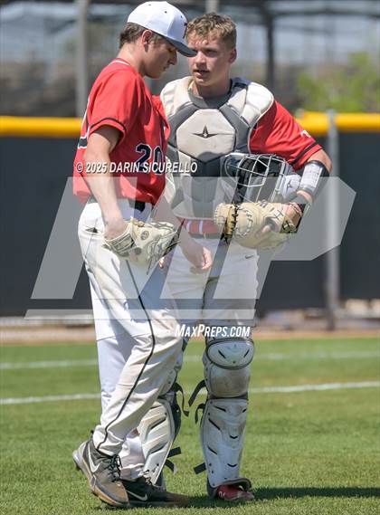 Thumbnail 1 in New Trier vs. Thurston (Coach Bob Invitational) photogallery.