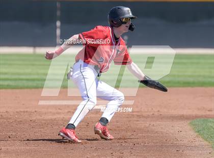 Thumbnail 2 in New Trier vs. Thurston (Coach Bob Invitational) photogallery.