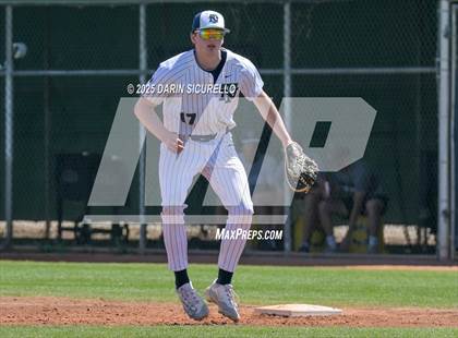 Thumbnail 2 in New Trier vs. Thurston (Coach Bob Invitational) photogallery.