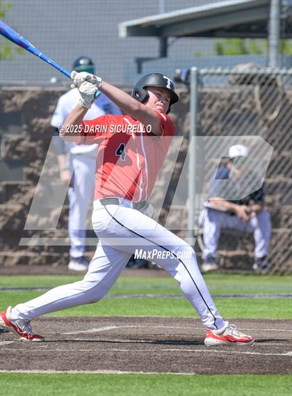 Thumbnail 3 in New Trier vs. Thurston (Coach Bob Invitational) photogallery.