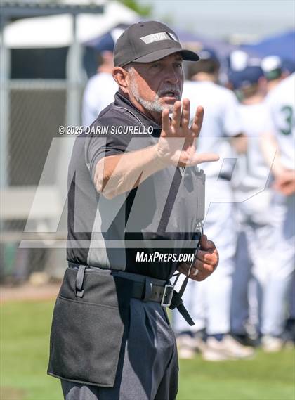 Thumbnail 1 in New Trier vs. Thurston (Coach Bob Invitational) photogallery.