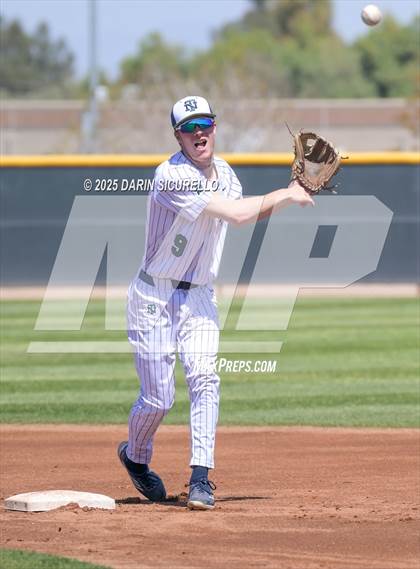 Thumbnail 3 in New Trier vs. Thurston (Coach Bob Invitational) photogallery.