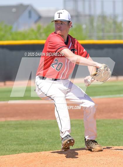 Thumbnail 2 in New Trier vs. Thurston (Coach Bob Invitational) photogallery.