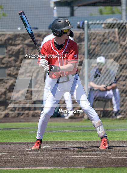 Thumbnail 3 in New Trier vs. Thurston (Coach Bob Invitational) photogallery.