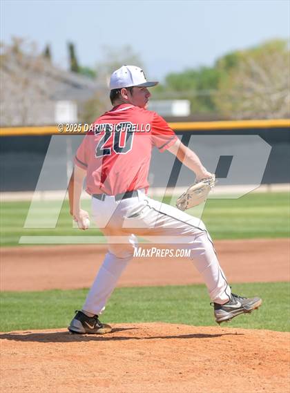 Thumbnail 1 in New Trier vs. Thurston (Coach Bob Invitational) photogallery.