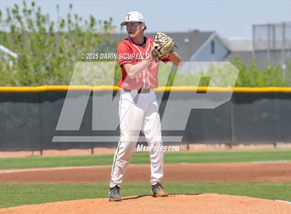 Thumbnail 2 in New Trier vs. Thurston (Coach Bob Invitational) photogallery.