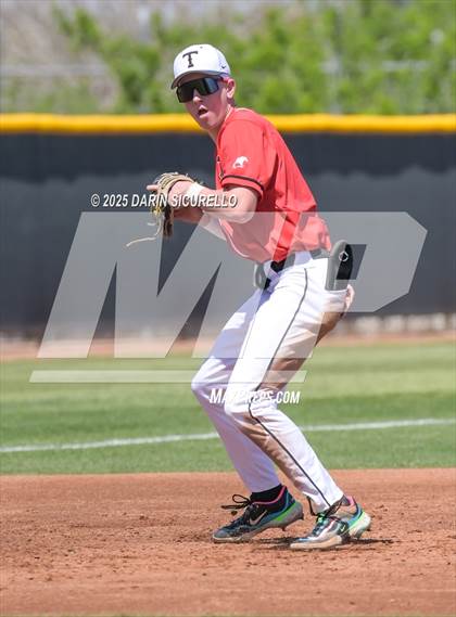 Thumbnail 2 in New Trier vs. Thurston (Coach Bob Invitational) photogallery.