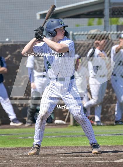 Thumbnail 3 in New Trier vs. Thurston (Coach Bob Invitational) photogallery.