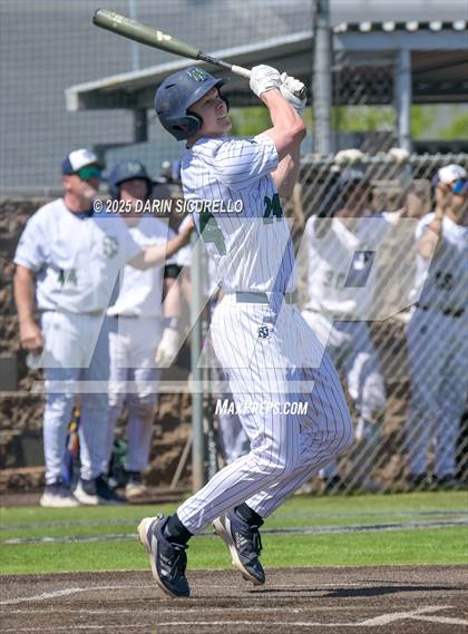 Thumbnail 1 in New Trier vs. Thurston (Coach Bob Invitational) photogallery.