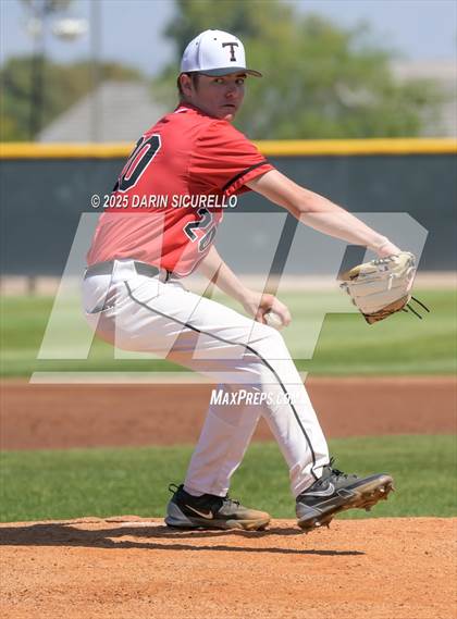 Thumbnail 3 in New Trier vs. Thurston (Coach Bob Invitational) photogallery.