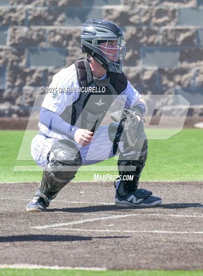 Thumbnail 1 in New Trier vs. Thurston (Coach Bob Invitational) photogallery.